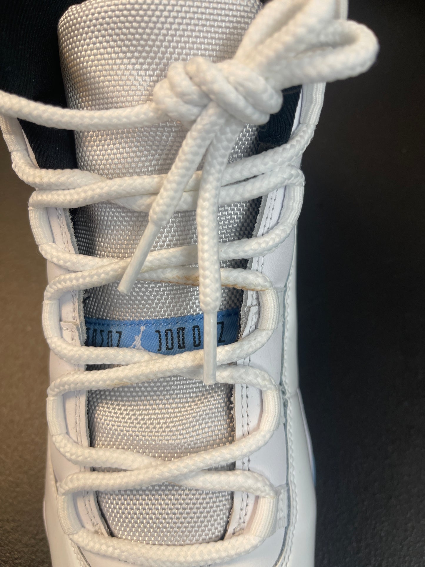 Jordan 11 Retro Legend Blue (2024)(DEFECTIVE)