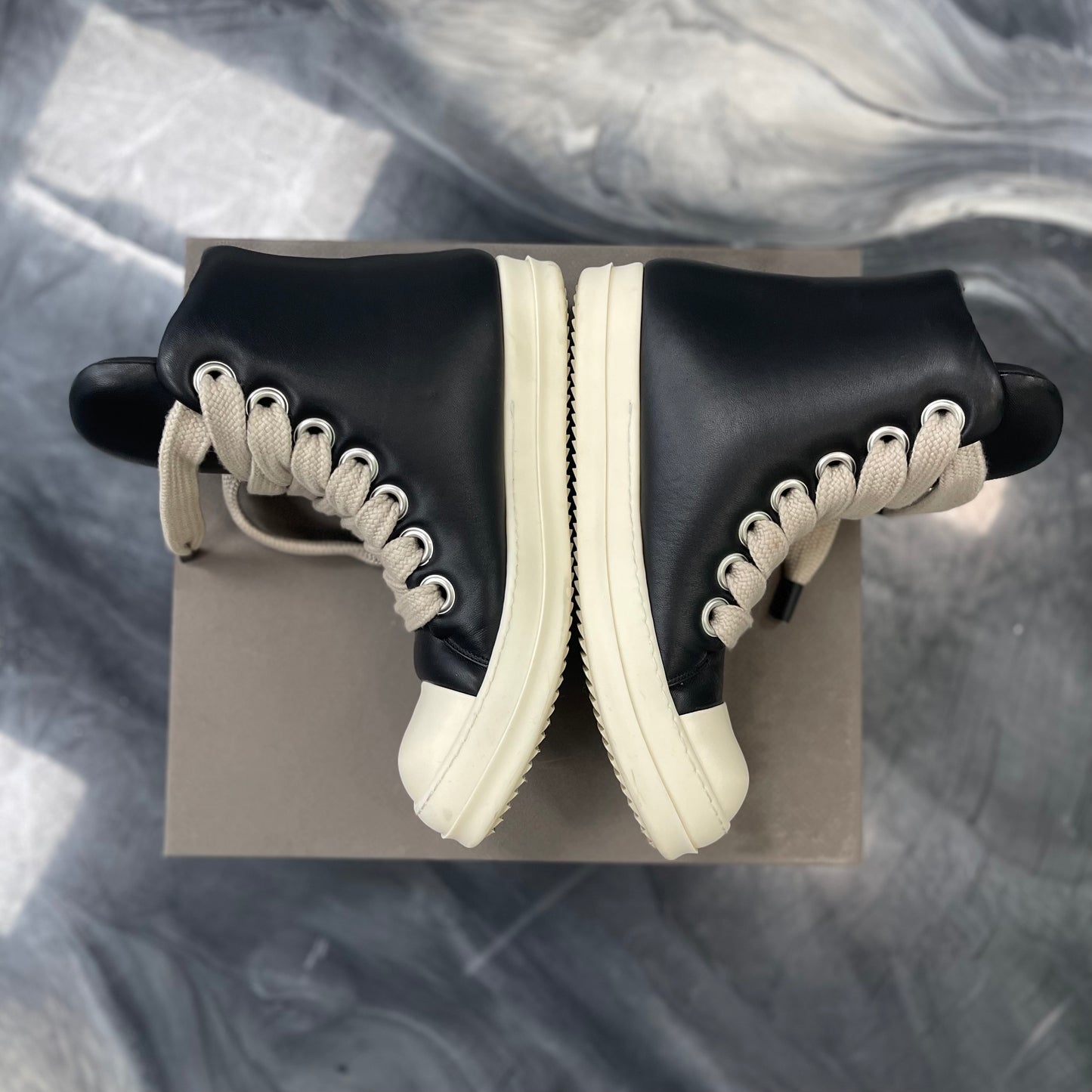 Rick Owens Jumbo Lace Padded
Sneaks Black Milk