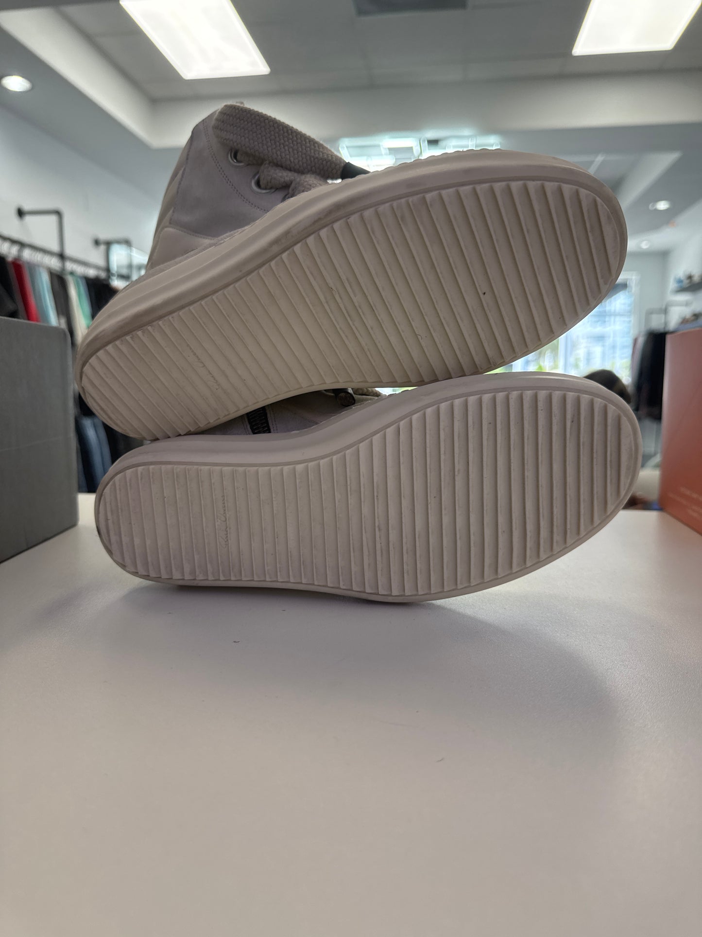 Rick Owens Gray & Off-White
Hollywood Jumbolace Geobasket