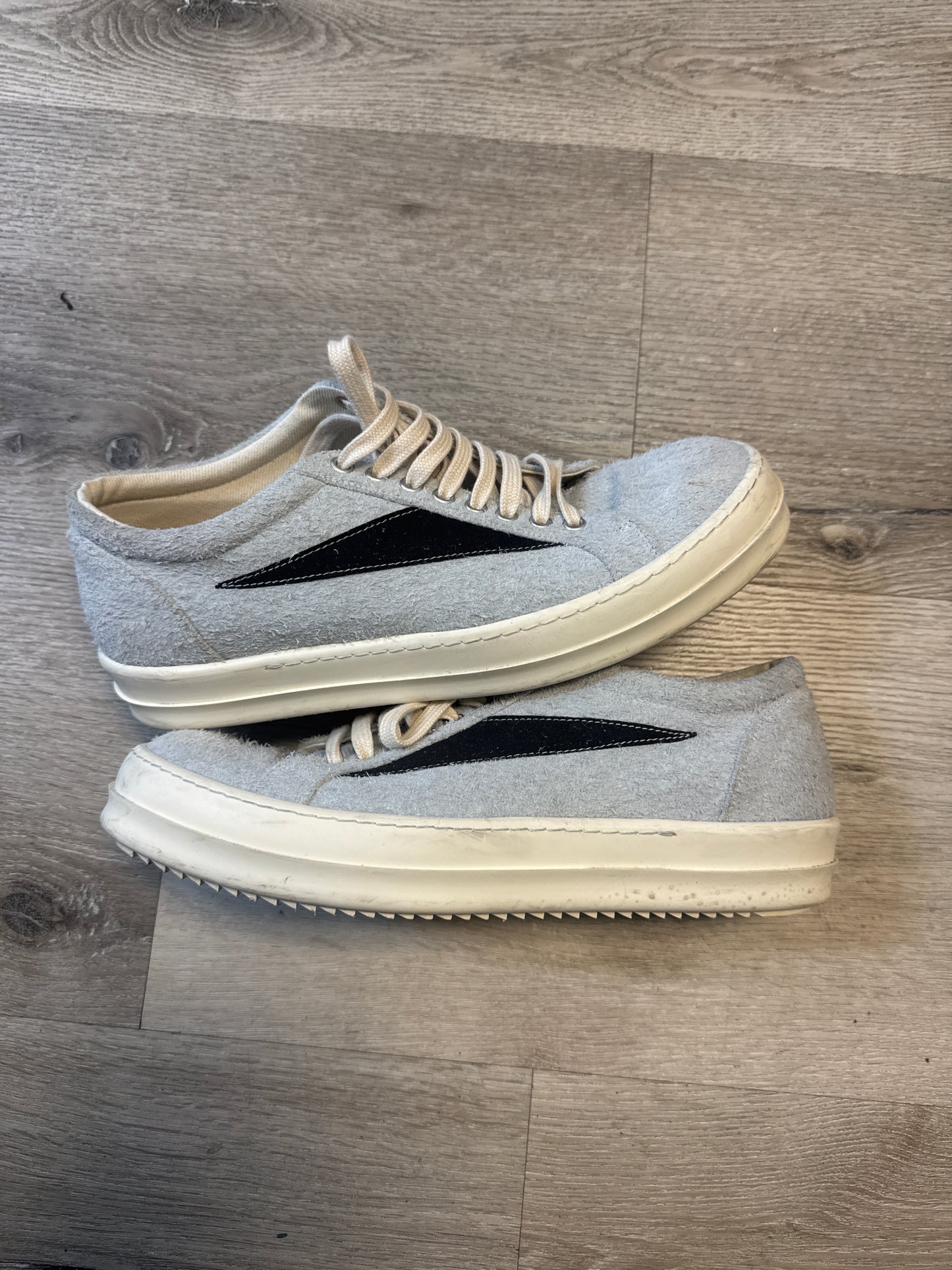 Rick Owens DRKSHDW Luxor
Vintage Sneaks 'Oyster Black' (USED NO BOX)