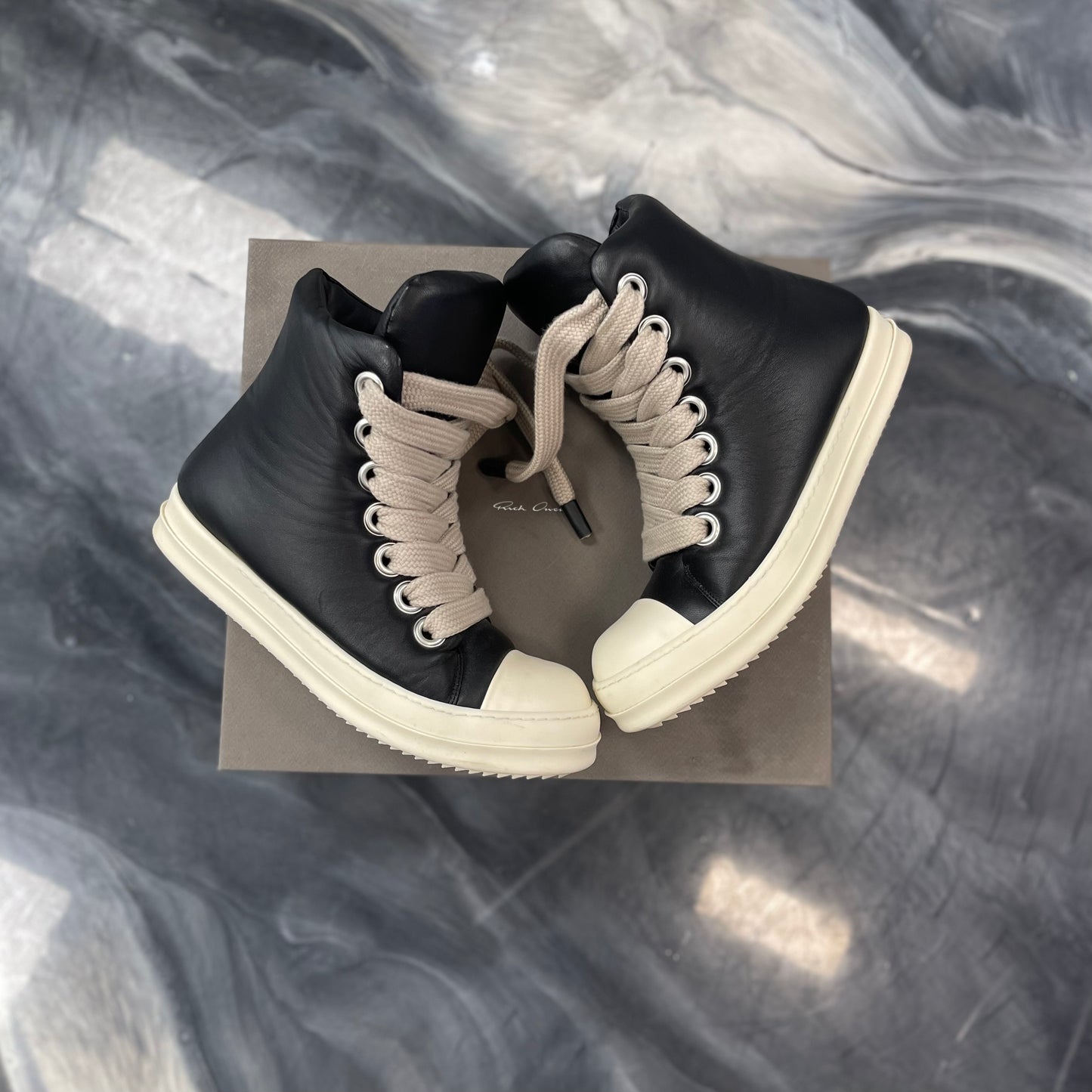 Rick Owens Jumbo Lace Padded
Sneaks Black Milk