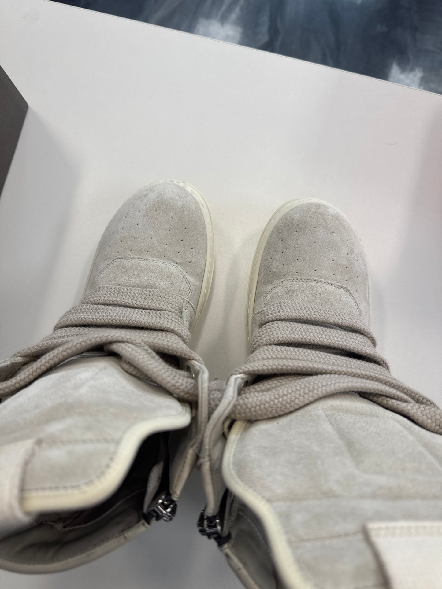 Rick Owens Gray & Off-White
Hollywood Jumbolace Geobasket