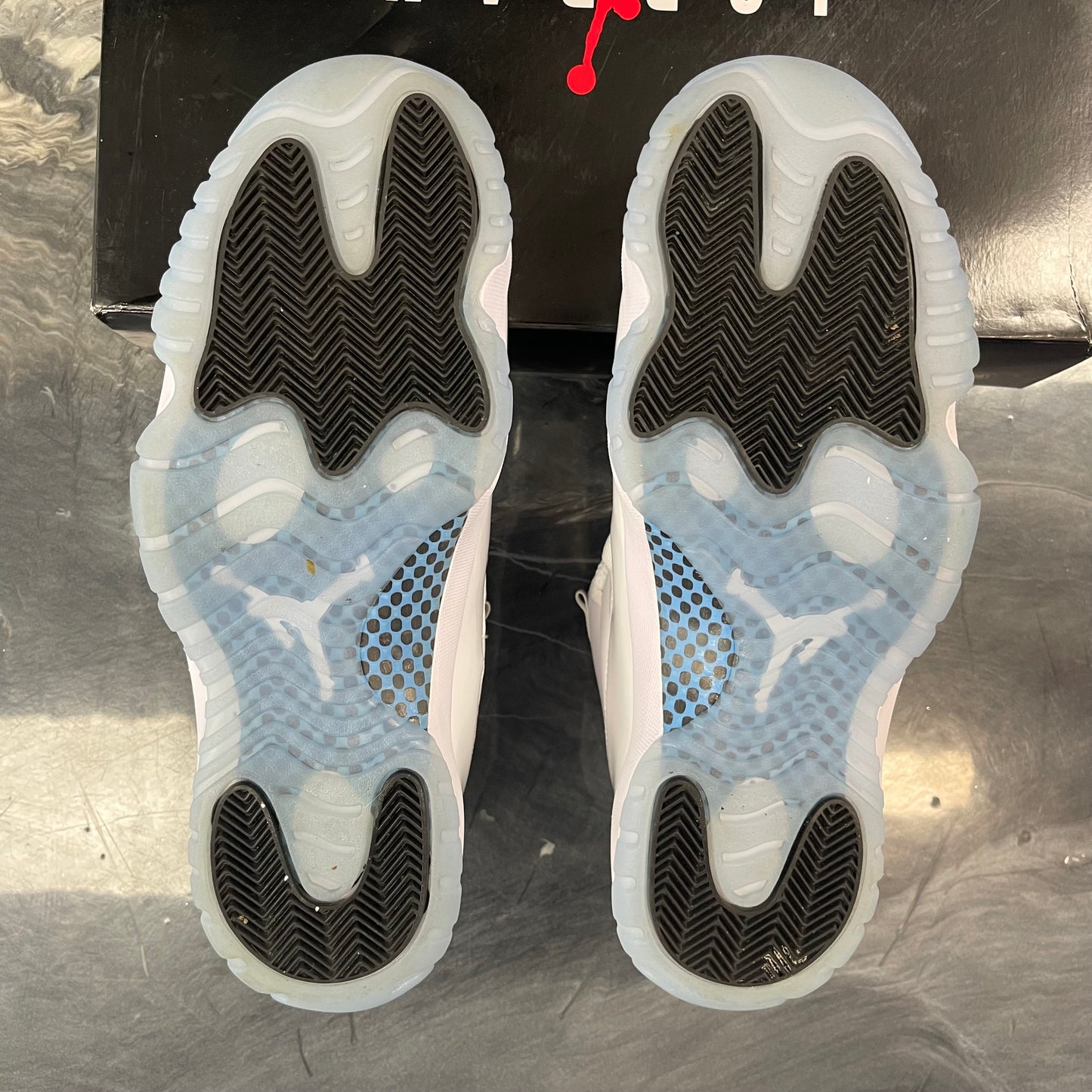 Jordan 11 Retro Legend Blue (USED)