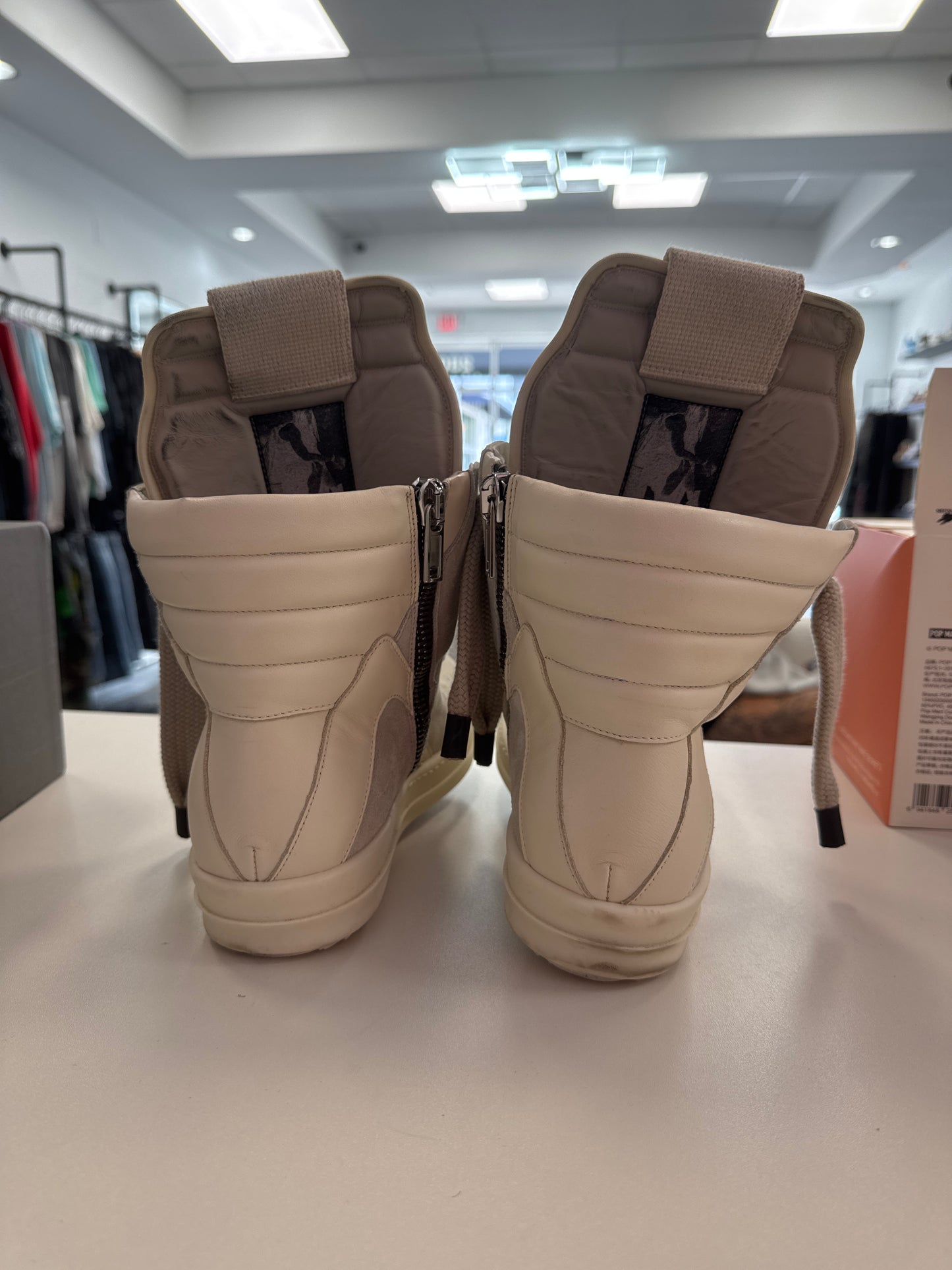 Rick Owens Gray & Off-White
Hollywood Jumbolace Geobasket