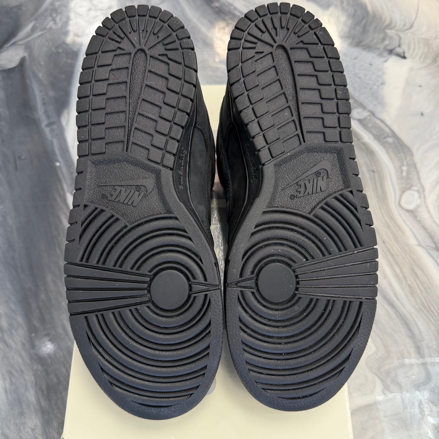 Supreme x Nike Dunk Low SB
Black 94’ (USED)