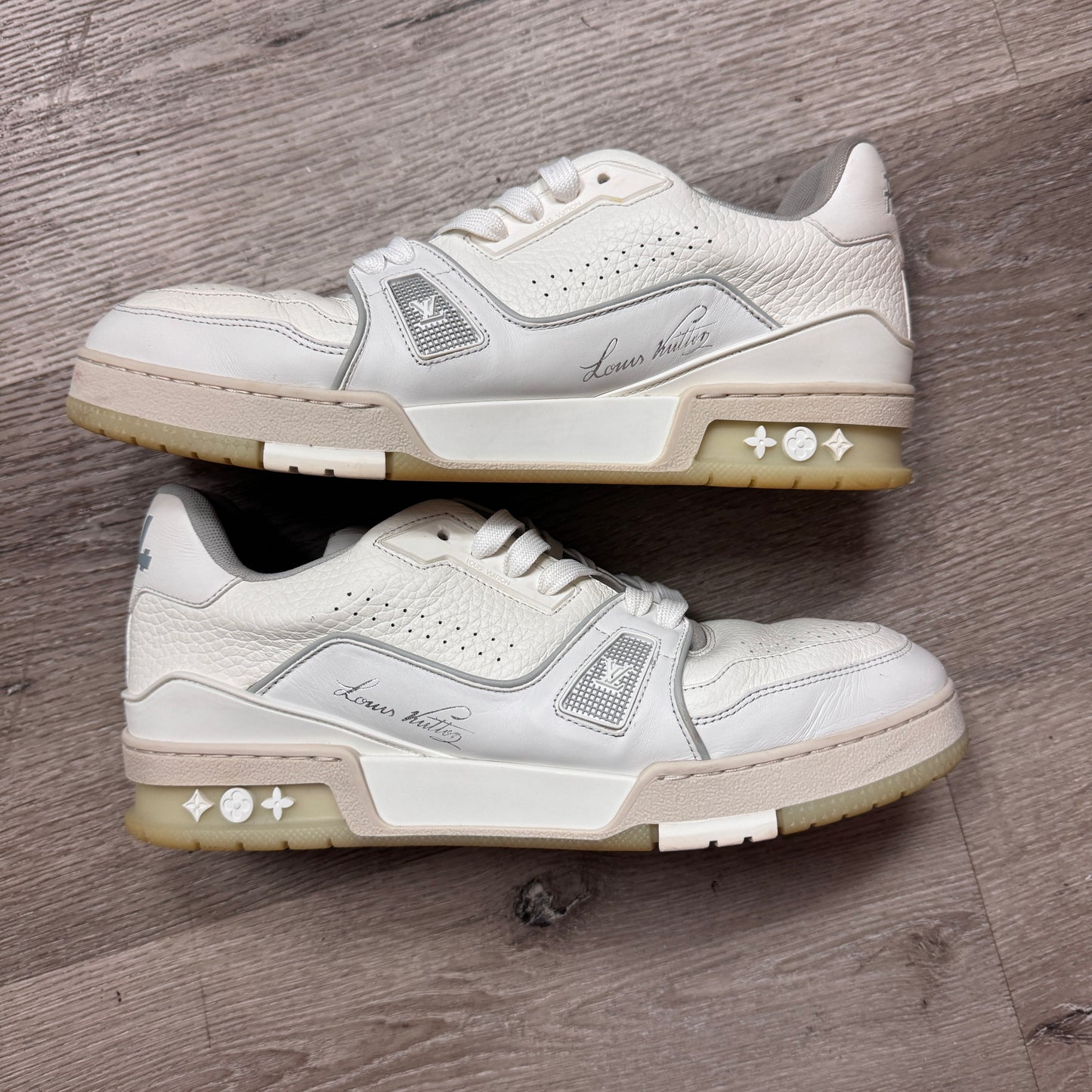 Louis Vuitton Trainer White Grey Signature (USED)