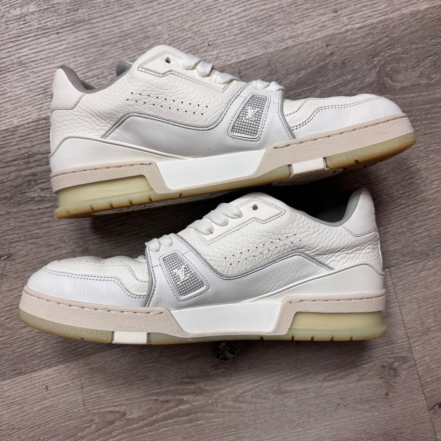 Louis Vuitton Trainer White Grey Signature (USED)