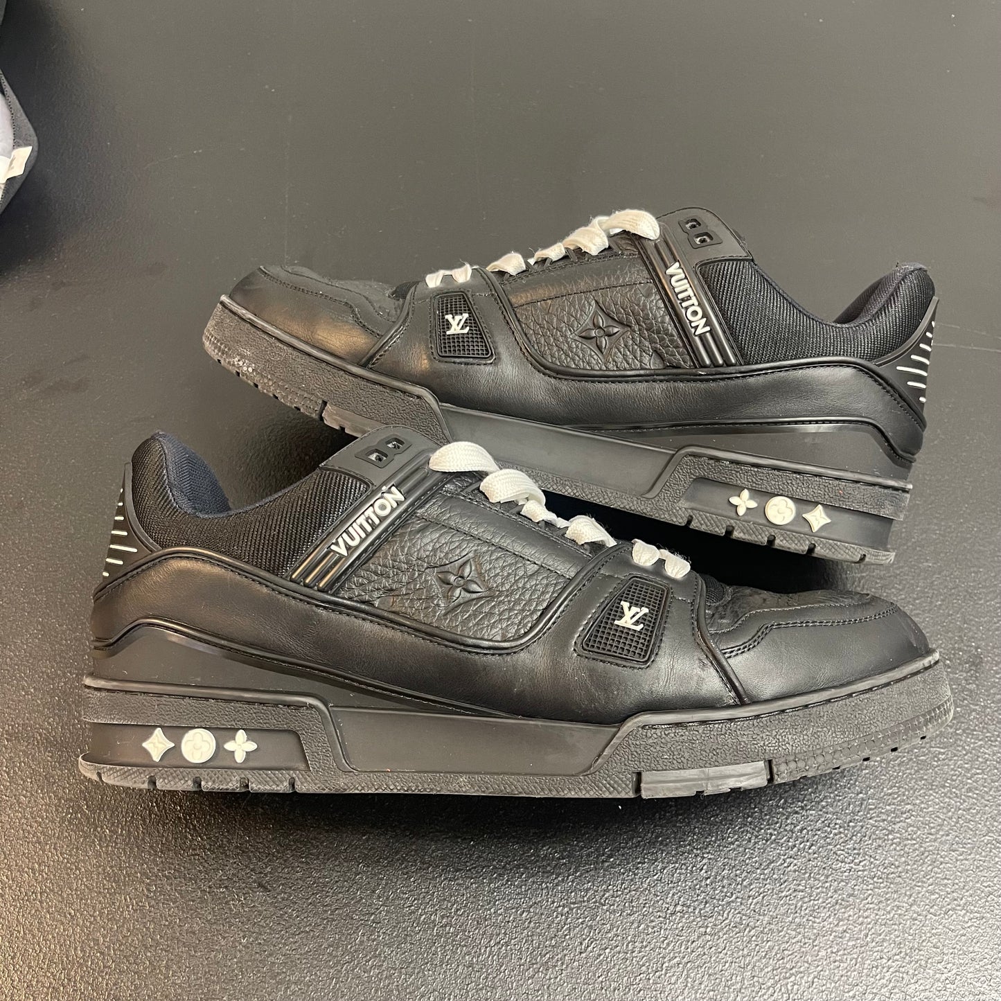Louis Vuitton Trainer Black/White (USED) (NO BOX)