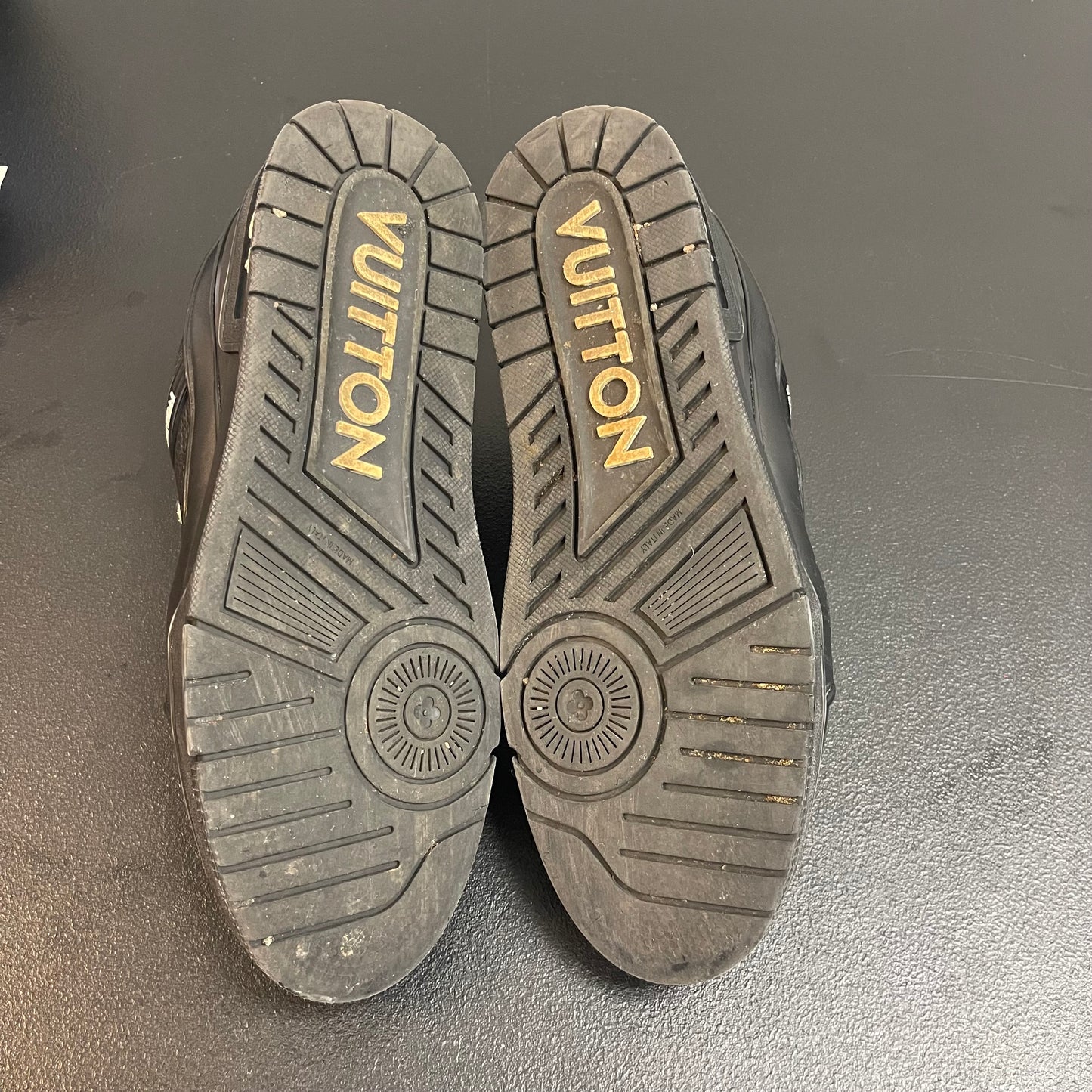 Louis Vuitton Trainer Black/White (USED) (NO BOX)