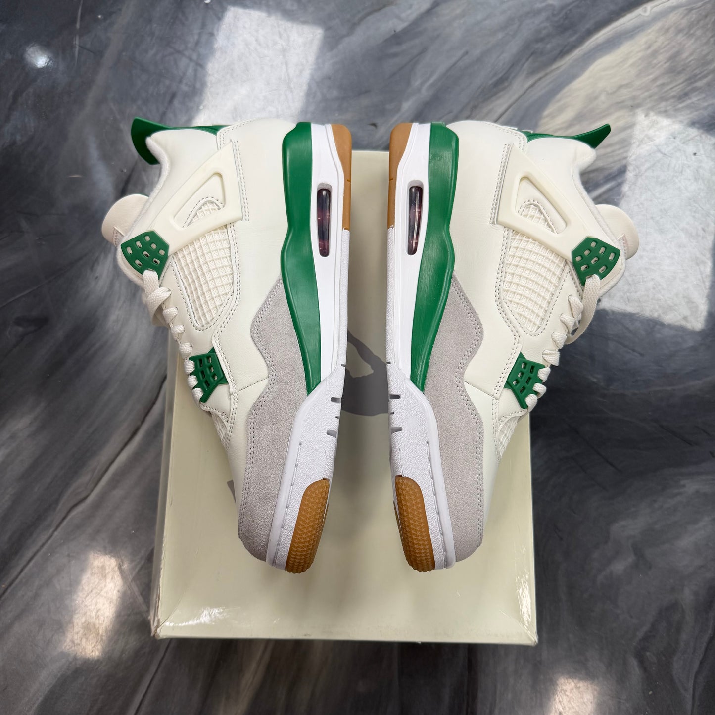 Nike SB x Air Jordan 4 Retro SP
Pine Green (USED)