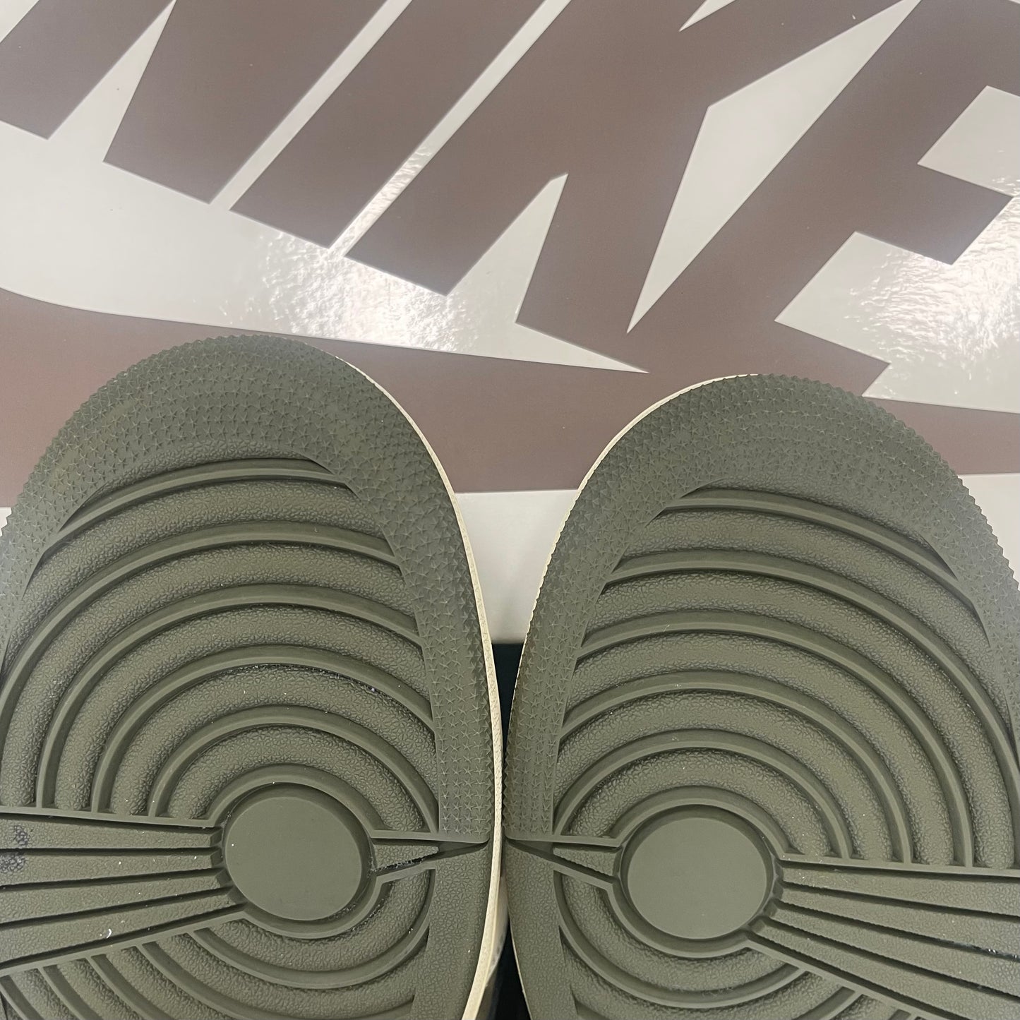Jordan 1 Retro Low Travis Scott Medium Olive (USED)