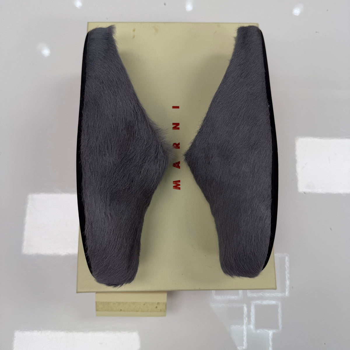 Marni Long Hair Calfskin Fussbett
Sabot Mule