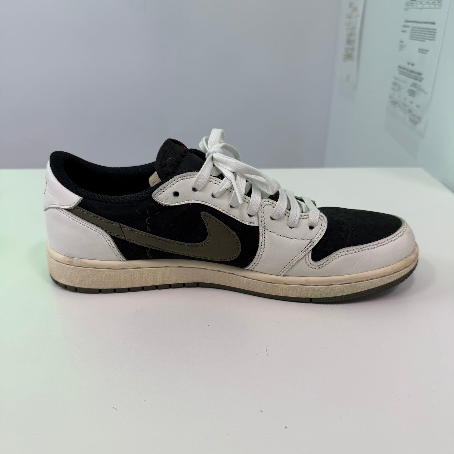 Jordan 1 Low Travis Scott Olive OG (Black Friday)(USED NO BOX)