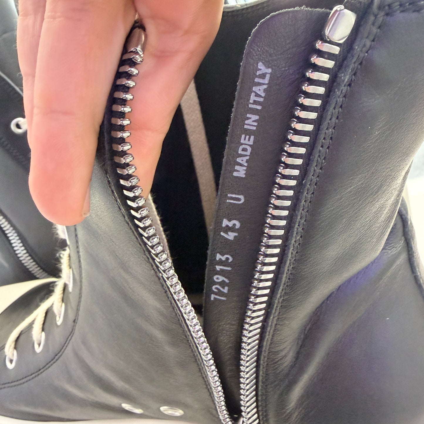 Rick Owens Concordians Leather High Black Milk Ramone’s (USED)