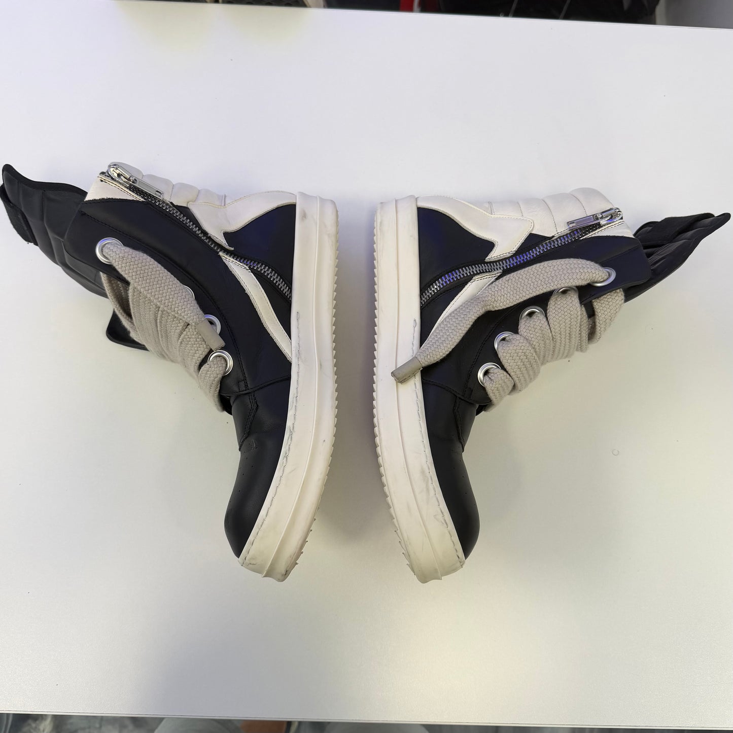 Rick Owens Concordians Jumbo
Laced Geobasket Black Milk (USED NO BOX)