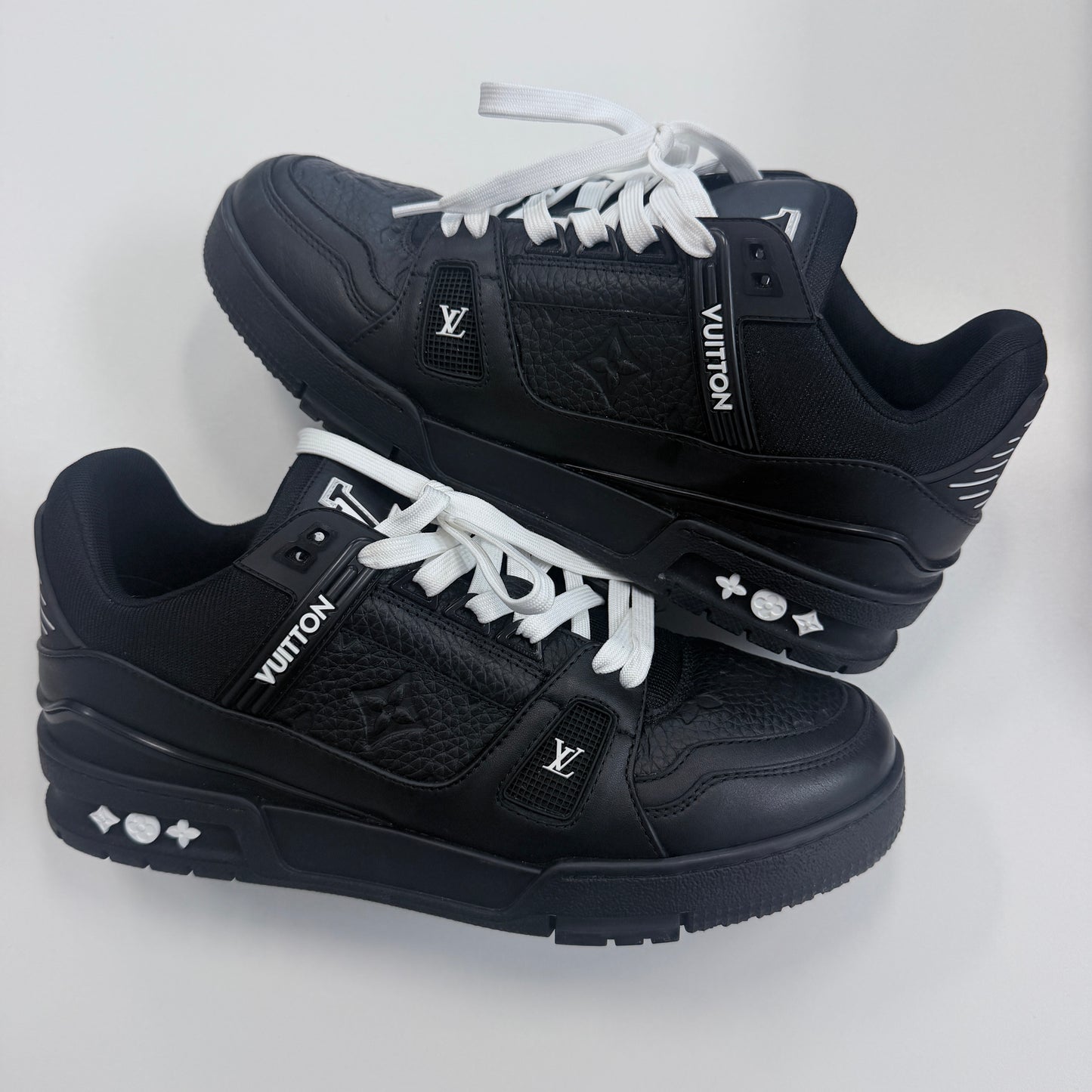 Louis Vuitton Trainer 'Embossed Monogram - Black'