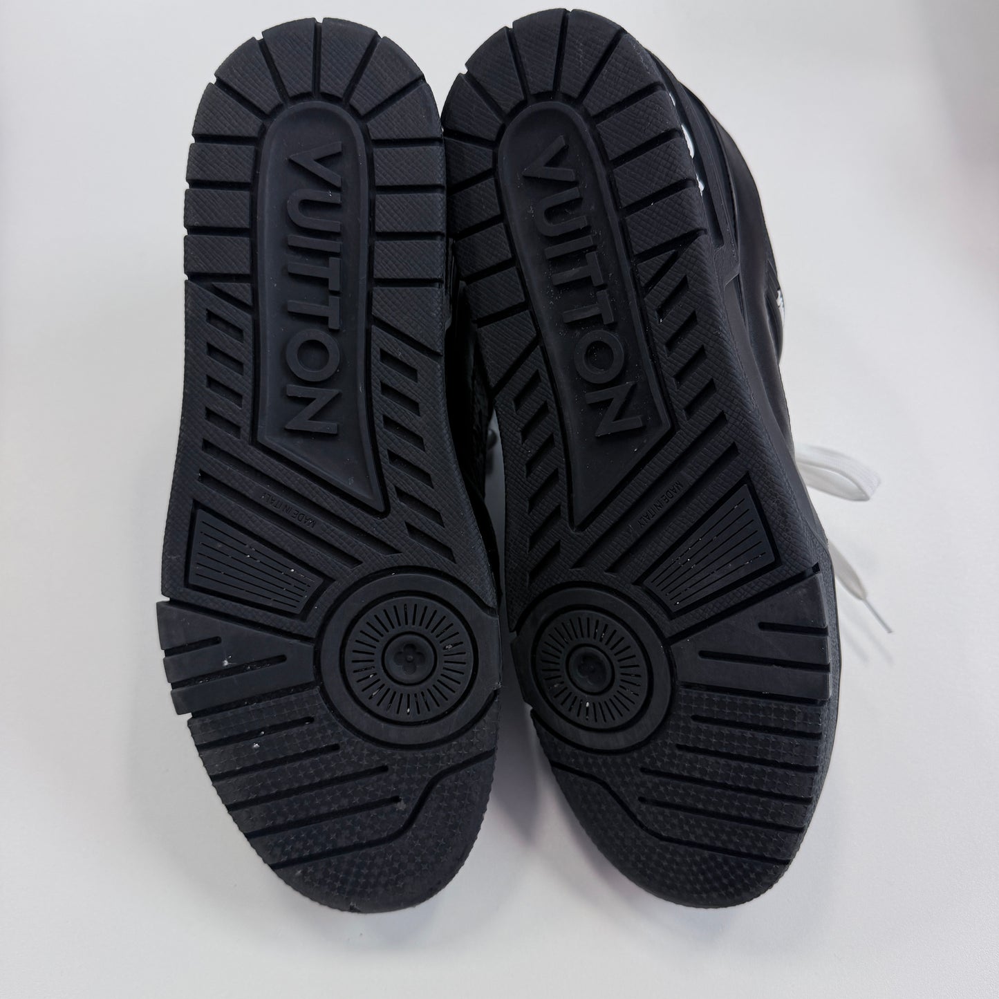 Louis Vuitton Trainer 'Embossed Monogram - Black'