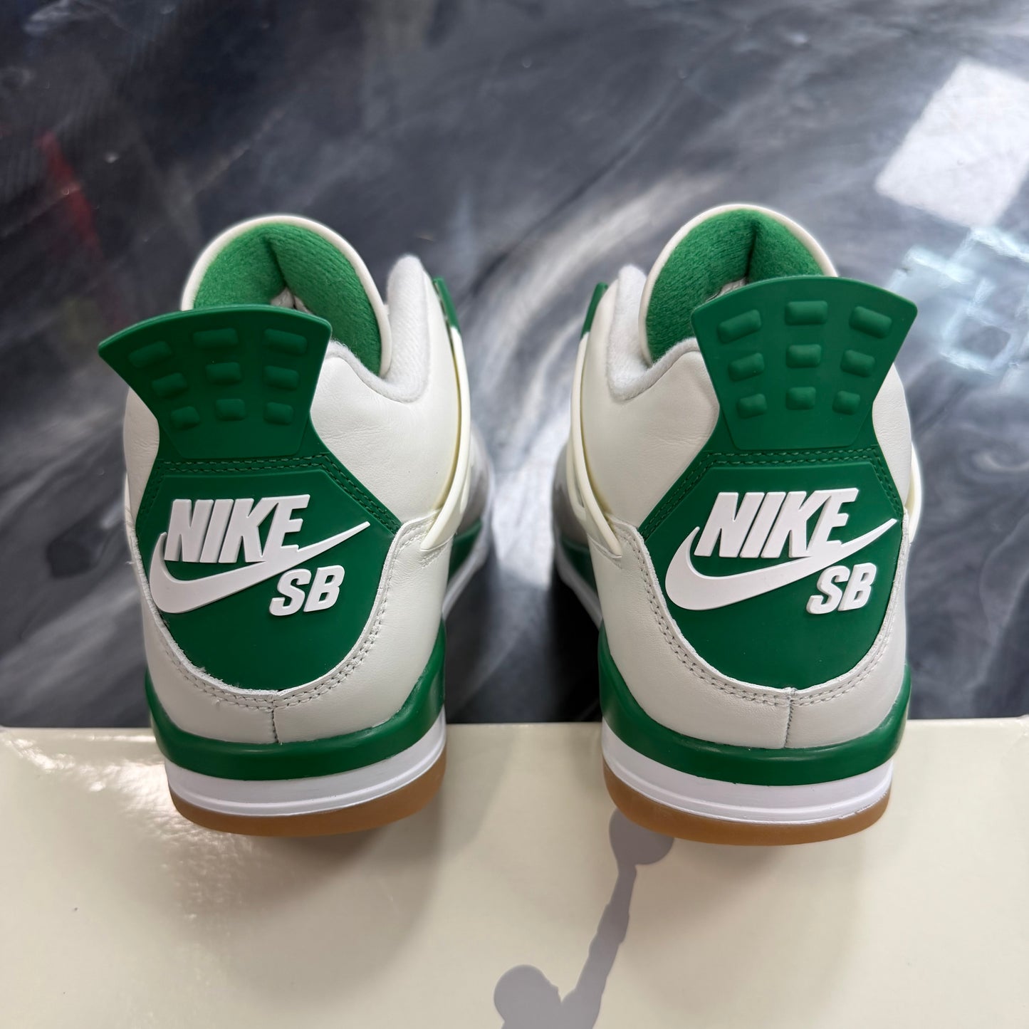 Nike SB x Air Jordan 4 Retro SP
Pine Green (USED)