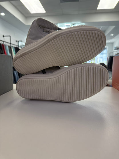 Rick Owens Gray & Off-White
Hollywood Jumbolace Geobasket