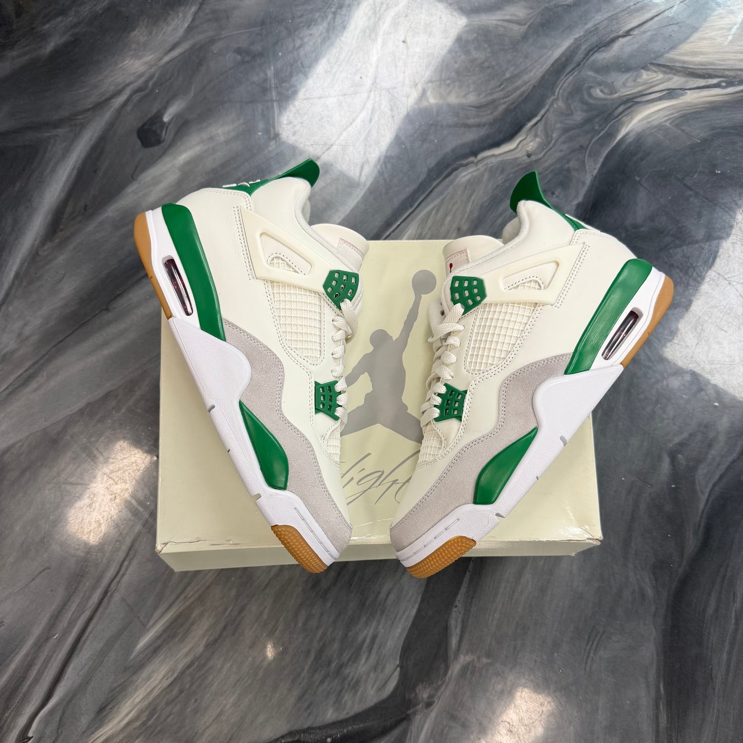 Nike SB x Air Jordan 4 Retro SP
Pine Green (USED)