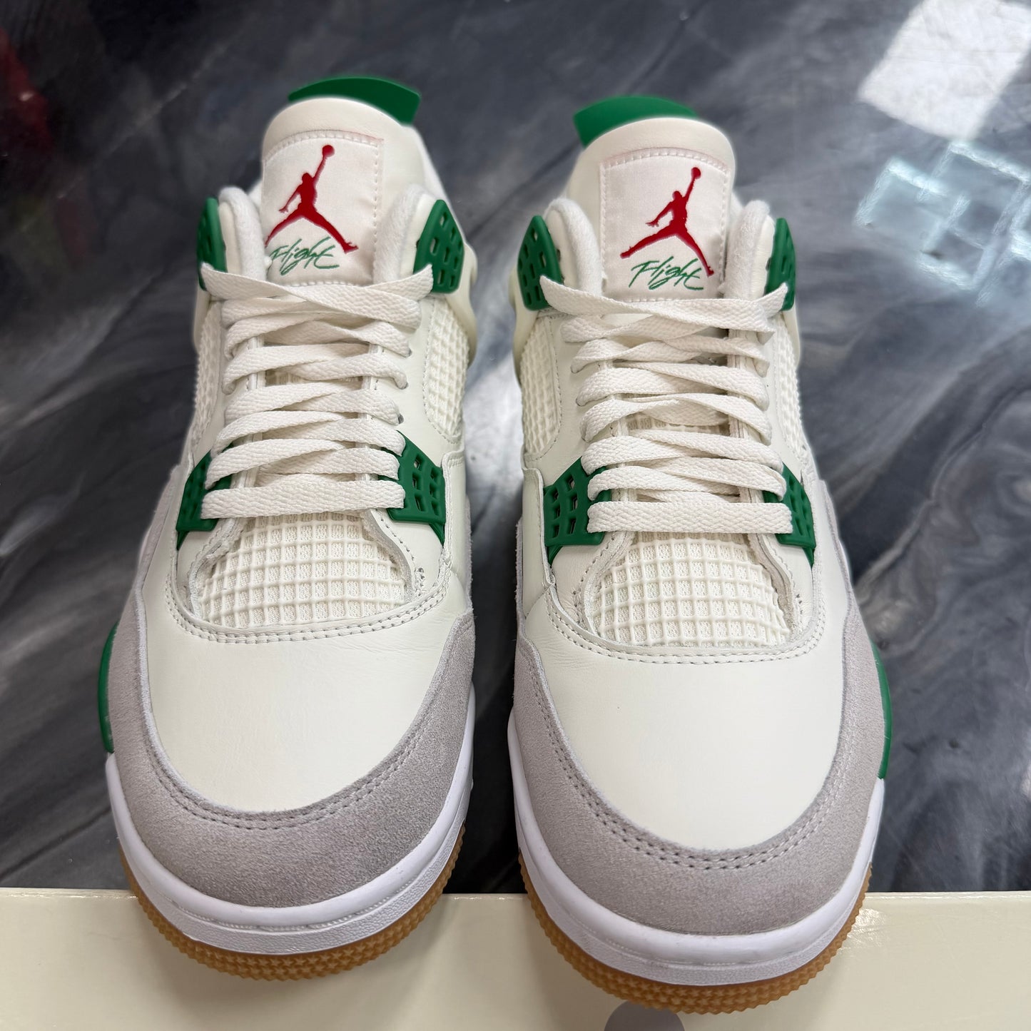 Nike SB x Air Jordan 4 Retro SP
Pine Green (USED)