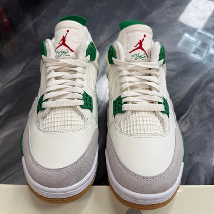Nike SB x Air Jordan 4 Retro SP
Pine Green (USED)