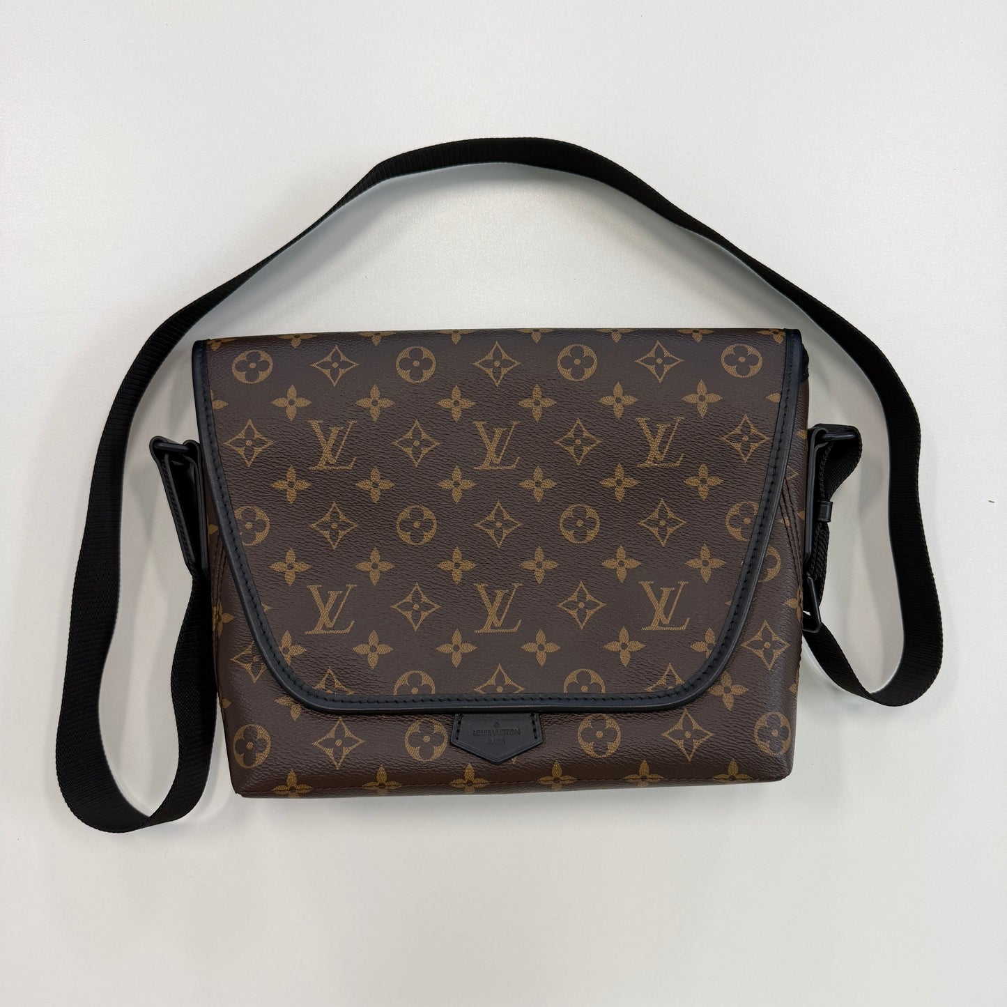 Louis Vuitton Monogram Macassar Canvas Magnetic Messenger