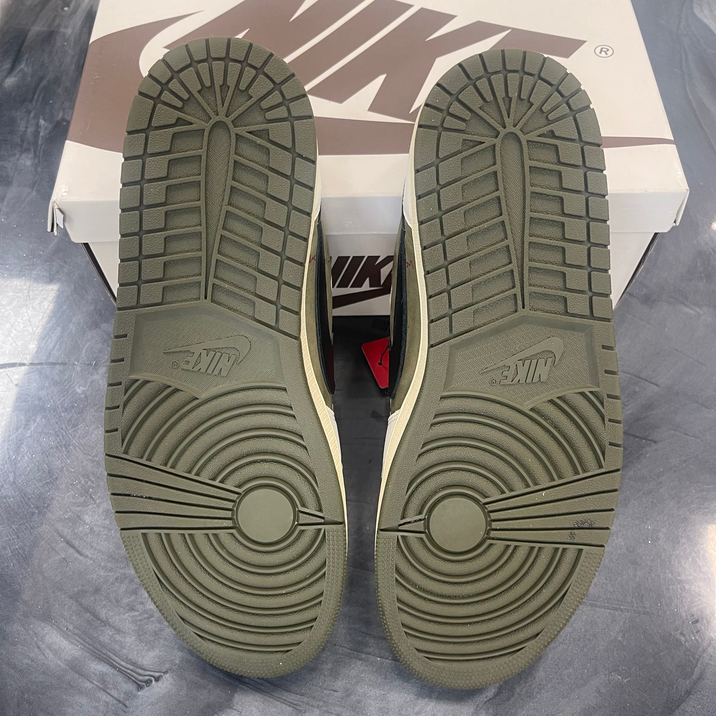 Jordan 1 Retro Low Travis Scott Medium Olive (USED)