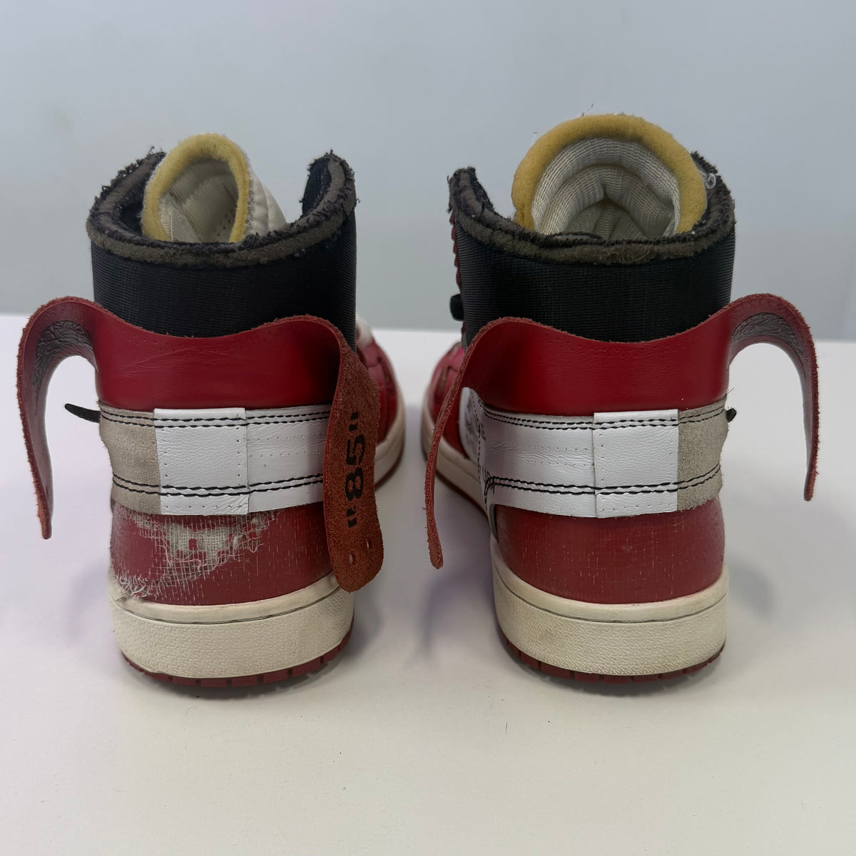 Off-White x Air Jordan 1 Retro High
OG Chicago (USED) (NO BOX)