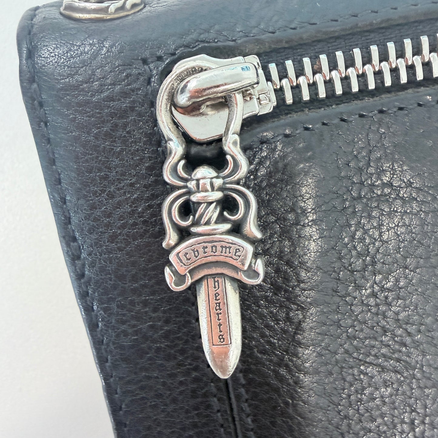 Chrome Hearts Wave Wallet Silver Cross Plus
Black Leather With Dagger Zippers