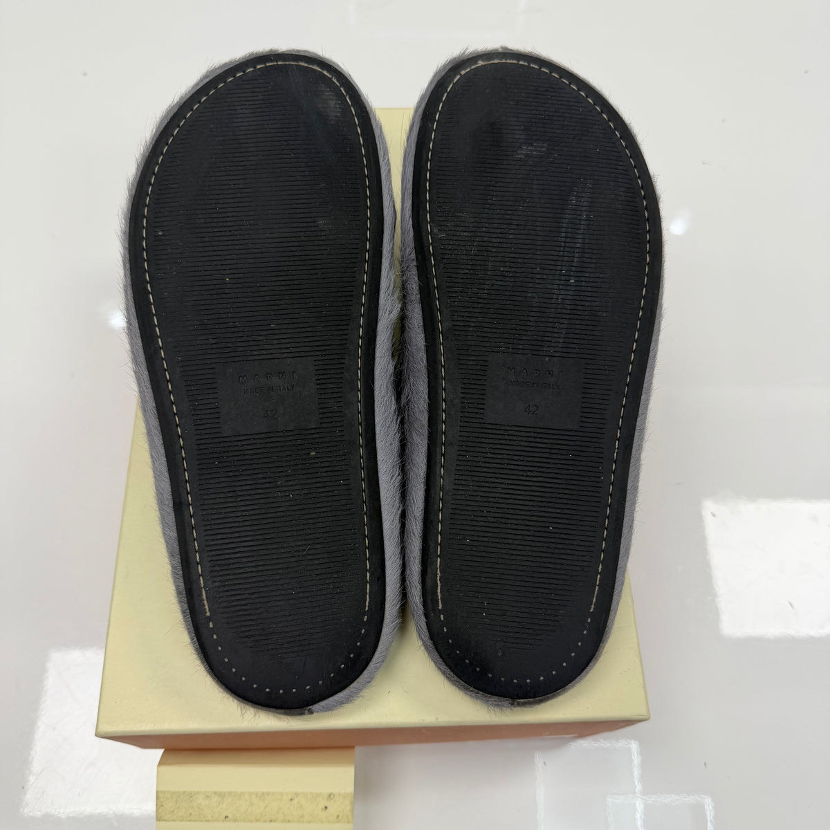 Marni Long Hair Calfskin Fussbett
Sabot Mule