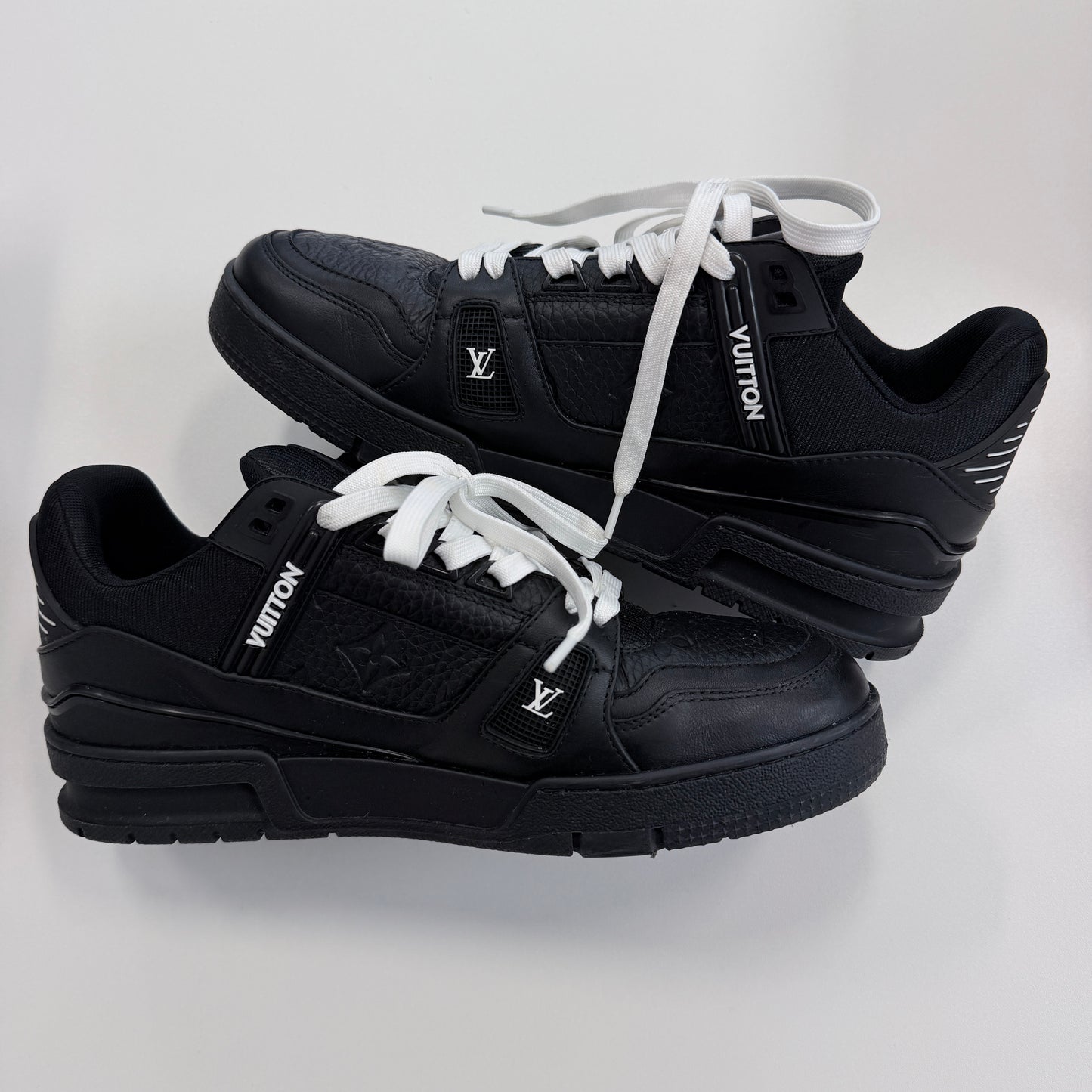 Louis Vuitton Trainer 'Embossed Monogram - Black'