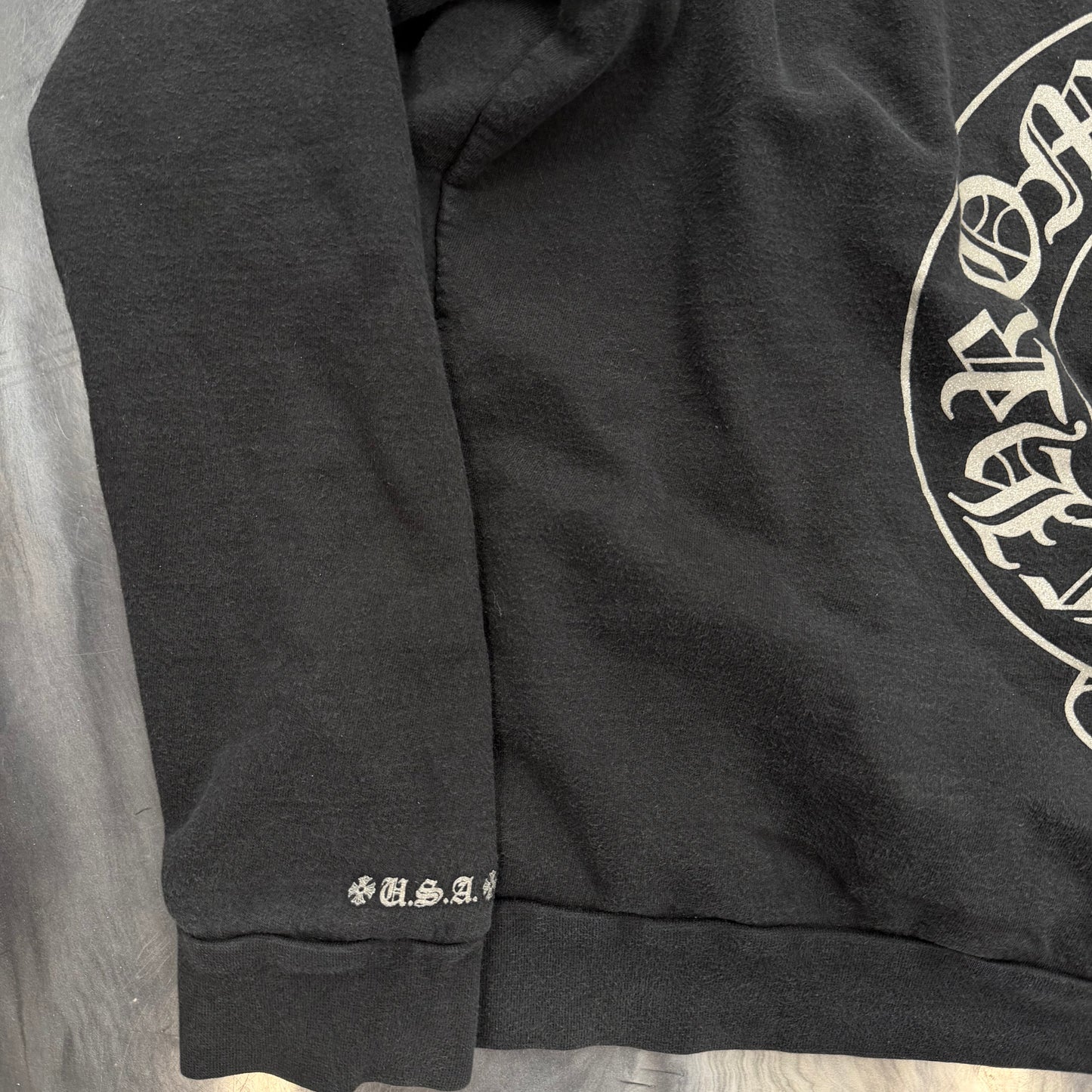 Chrome Hearts Silver Glitter
Hoodie Black ONLINE EXCLUSIVE
