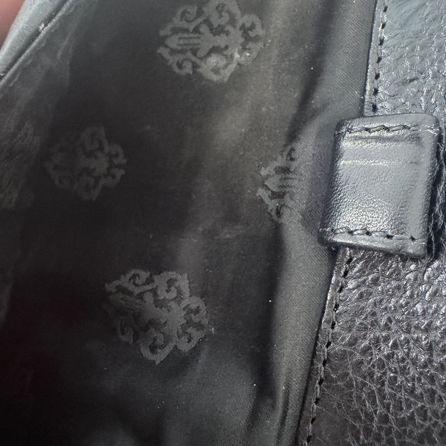 Chrome Hearts Wave Wallet Silver Cross Plus
Black Leather With Dagger Zippers