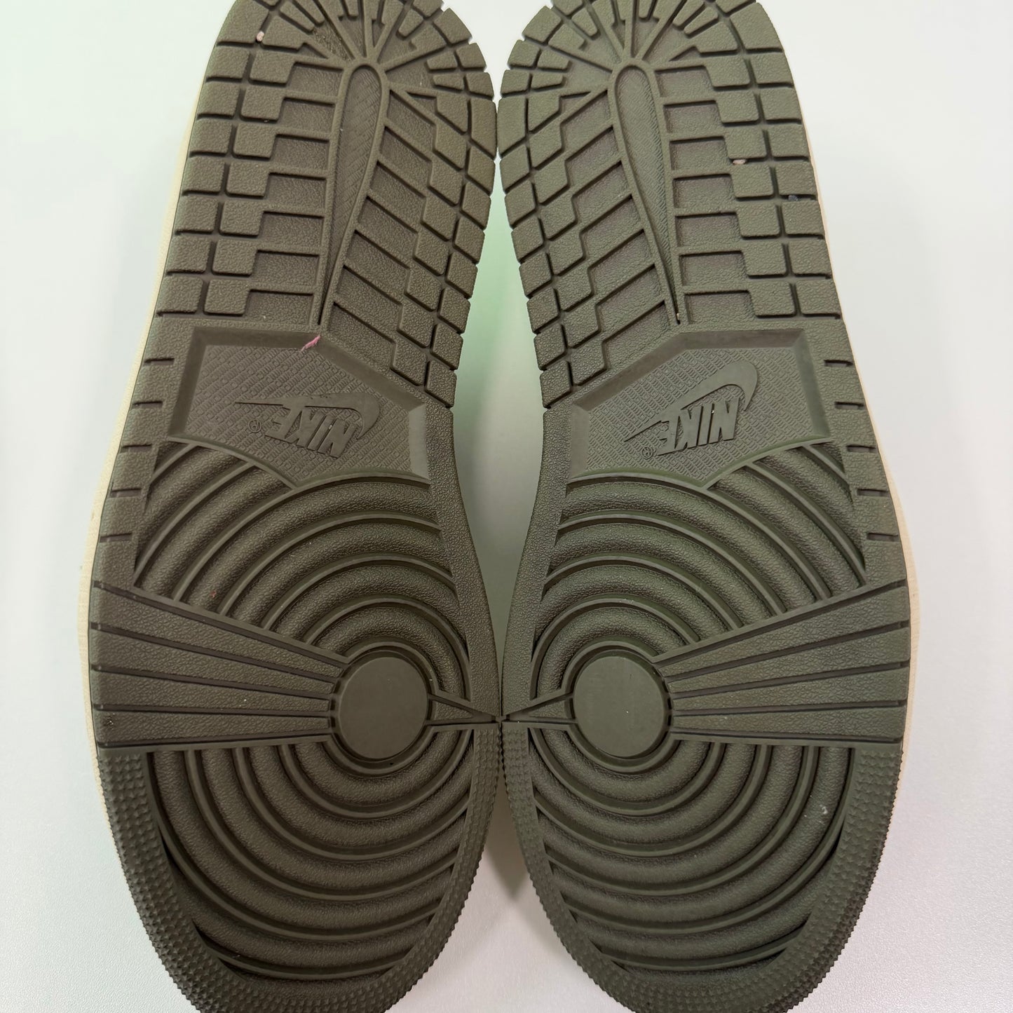 Jordan 1 Low Travis Scott Olive OG (Black Friday)(USED NO BOX)