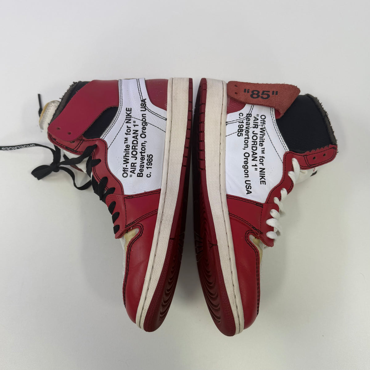 Off-White x Air Jordan 1 Retro High
OG Chicago (USED) (NO BOX)
