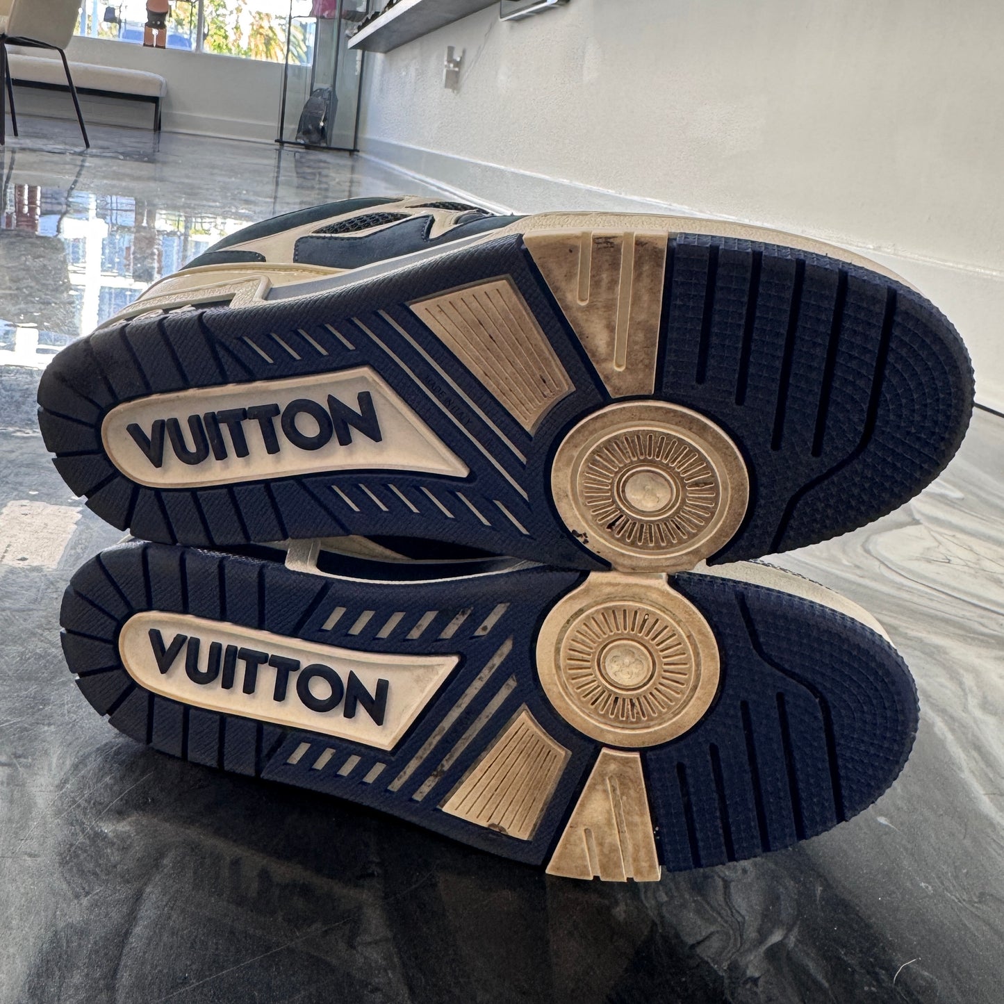 Louis Vuitton Skate Navy (USED NO BOX)